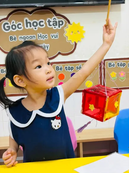 Trang Trí Bức Tranh Từ Hoa Lá – Bé Sáng Tạo Cùng Thiên Nhiên