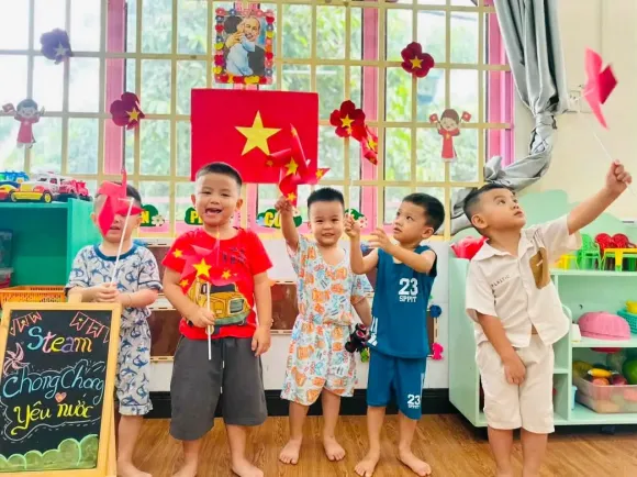 Trang Trí Bức Tranh Từ Hoa Lá – Bé Sáng Tạo Cùng Thiên Nhiên