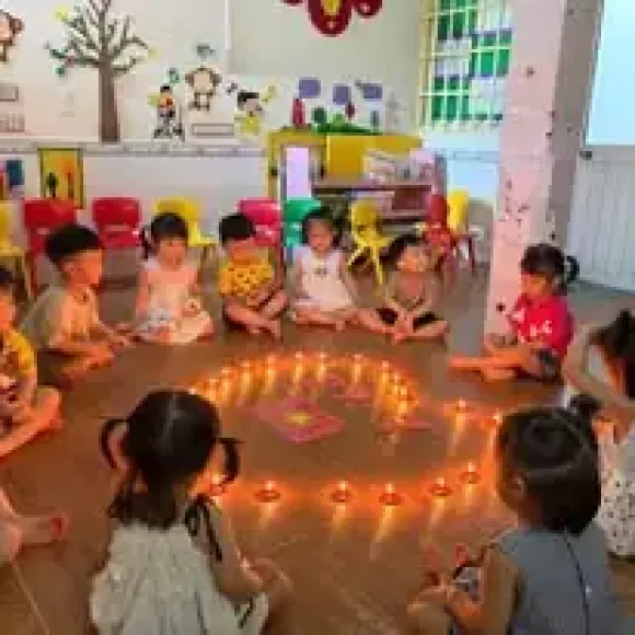 Trang Trí Bức Tranh Từ Hoa Lá – Bé Sáng Tạo Cùng Thiên Nhiên