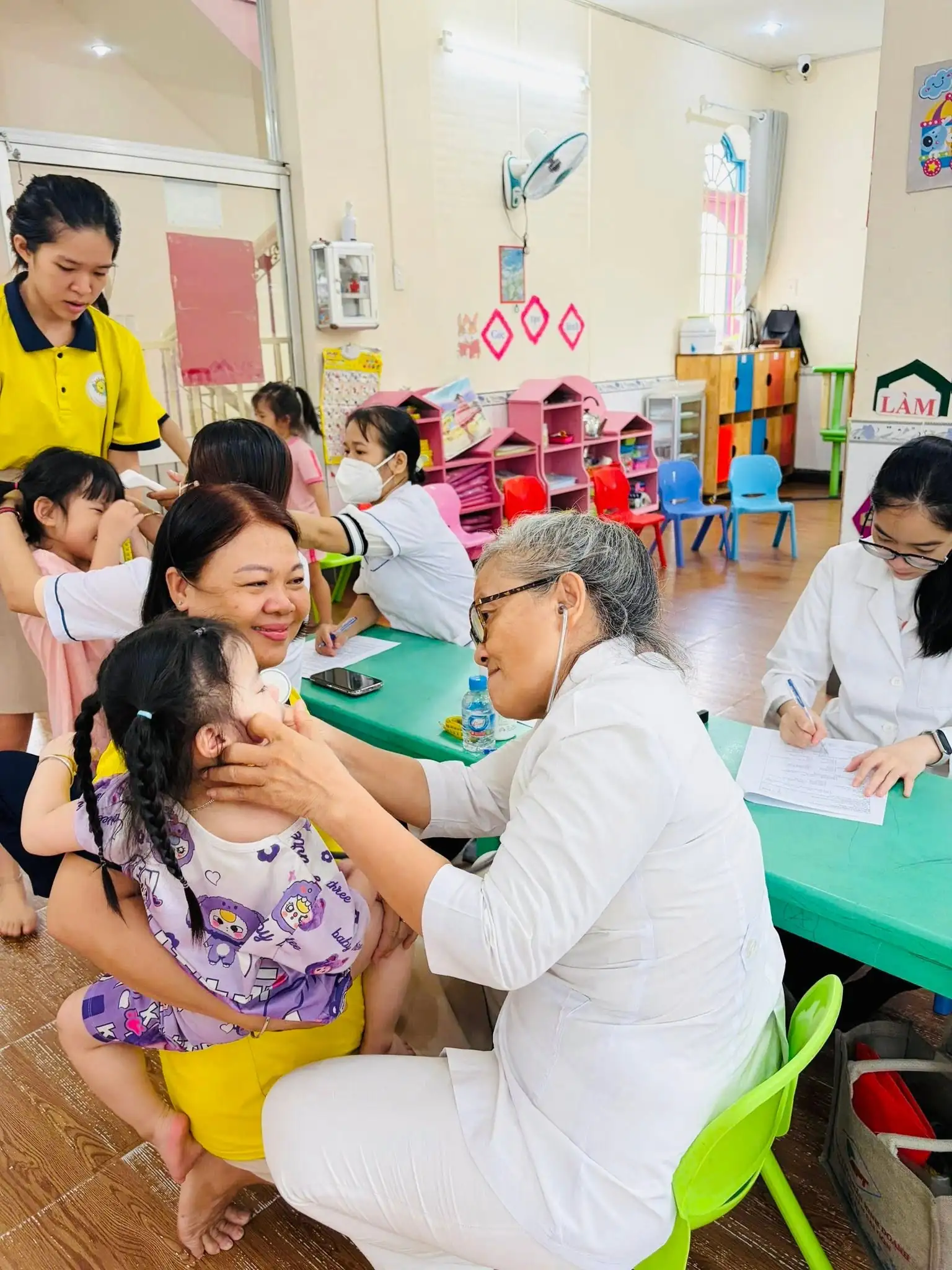TRƯỜNG MẦM NON MĂT TRỜI BÉ CON